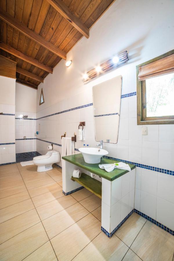 Nanajuana Rio Dulce Hotel Ngoại thất bức ảnh